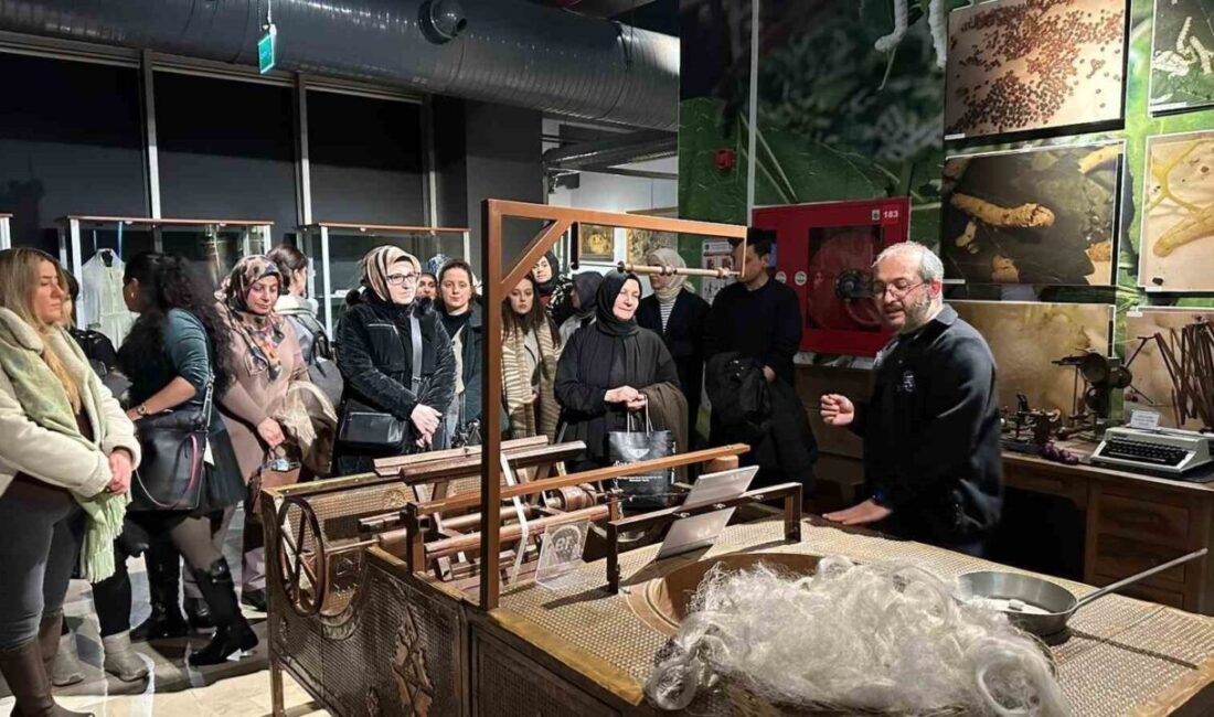 Bursa Büyükşehir Belediyesi bünyesindeki Bursa Kent Akademisi’nde görev alan eğitmenler,