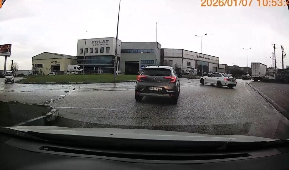 Bursa’nın Nilüfer ilçesinde cadde ortasında drift atan sürücü, araç satıldığı