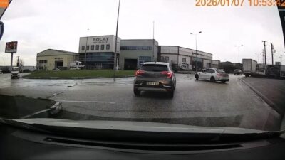 Bursa’nın Nilüfer ilçesinde cadde ortasında drift atan sürücü, araç satıldığı