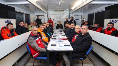 Bursa’da deprem senaryolu tatbikat gerçeğini aratmadı. Tatbikat, Afet ve Acil