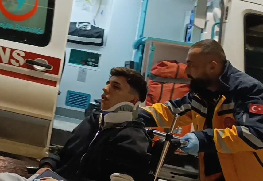 Bursa’nın İnegöl ilçesinde meydana gelen tek taraflı kazada direğe çarpan