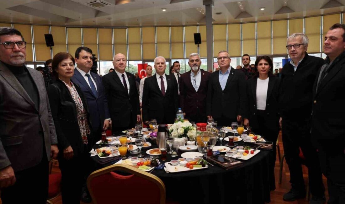 Bursa Büyükşehir Belediye Başkanı Mustafa Bozbey, 10 Ocak Çalışan Gazeteciler