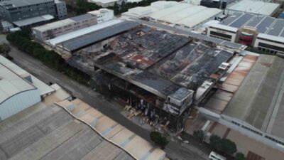 Bursa’da gece saatlerinde alevler teslim olan kimyasal kaplama fabrikası sabahın