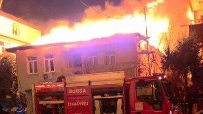 Bursa’nın İznik ilçesinde iki katlı bir evin çatı kısmında çıkan