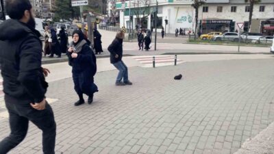 Bursa’da sabah saatlerinden itibaren etkisini göstermeye başlayan kuvvetli rüzgâr, kent