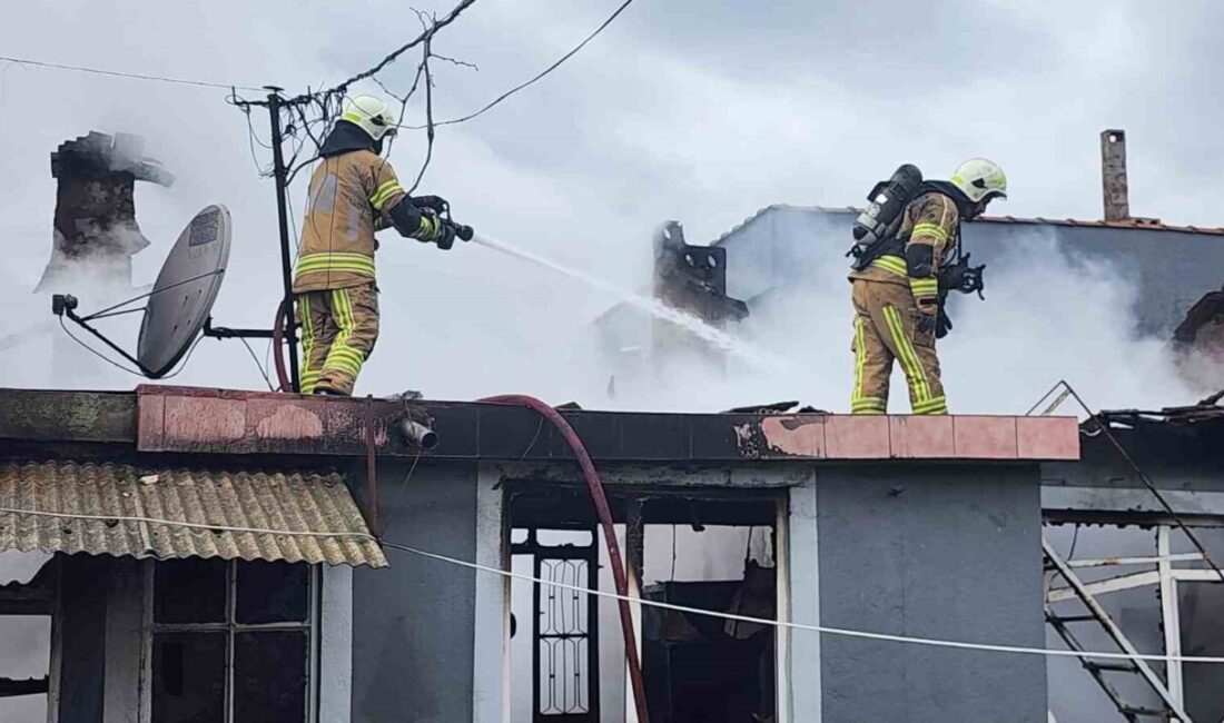 Bursa’nın Mustafakemalpaşa ilçesinde tek katlı evde çıkan yangında dumandan etkilenen