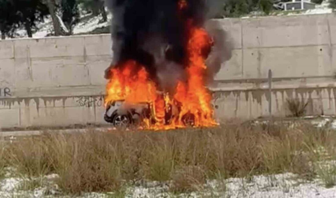 Bursa’da seyir halindeki otomobil alev alev yandı. Edinilen bilgiye göre,