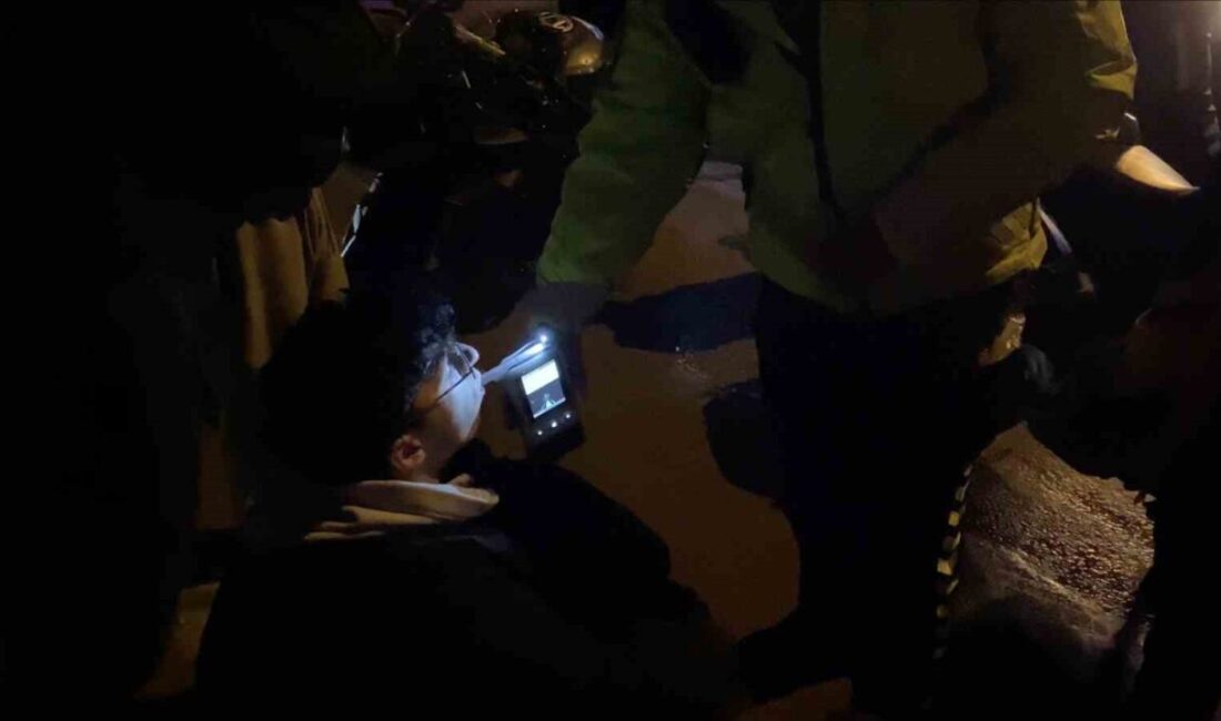 Bursa’nın Osmangazi ilçesinde otomobil ile motosikletin çarpışması sonucu meydana gelen