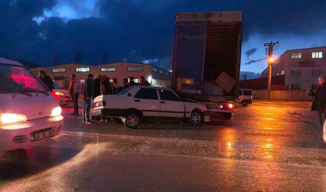 Bursa’nın İnegöl ilçesinde otomobilin tıra çarptığı kazada 1 kişi yaralandı.