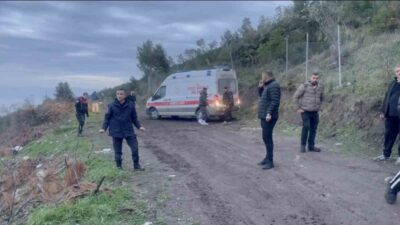 Bursa’nın Mudanya ilçesinin tarihi Kumyaka Mahallesi’nde zeytinlikteki su kuyusunu temizlemek