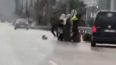 Bursa’nın Kestel ilçesinde seyir halindeki sürücü ile kurye arasında çıkan