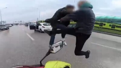 Bursa’da iki sürücü arasında ’yol verme’ tartışması nedeniyle çıkan kavgada