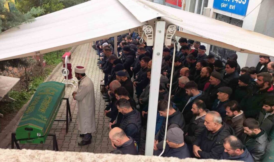 Bursa’nın İnegöl ilçesinde devrilen talaş yüklü tırın altında kalarak hayatını