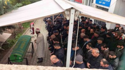 Bursa’nın İnegöl ilçesinde devrilen talaş yüklü tırın altında kalarak hayatını