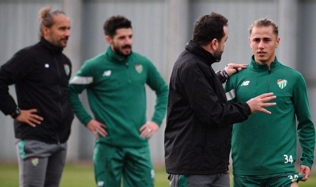 Bursaspor, TFF 2. Lig’in 21. haftasında deplasmanda oynayacağı Arnavutköy Belediyespor