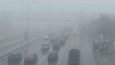 Büyükçekmece’de aniden bastıran sis nedeniyle görüş mesafesi düşü. Yoğun sis