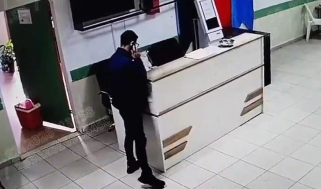 İstanbul Büyükçekmece’de ilçe sağlık müdürlüğünde masadaki cep telefonunu çalan hırsız