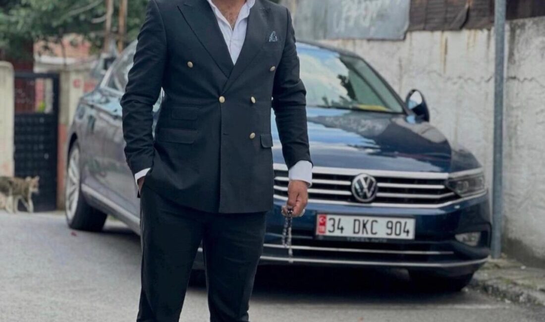 İstanbul Büyükçekmece’de üst geçit kullanmadan yolun karşısına geçen bir kişi,