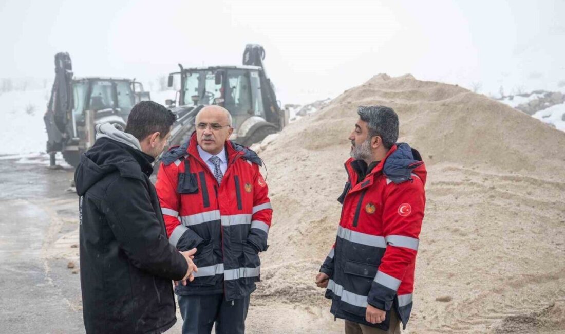 Malatya Büyükşehir Belediye Başkanı Sami Er, kentte etkili olan kar