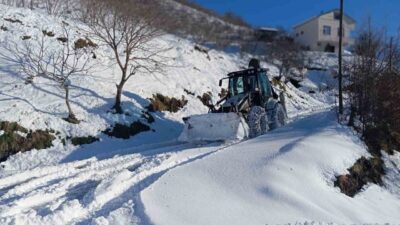 Trabzon Büyükşehir Belediyesi, şehir genelinde etkili olan kar yağışına karşı