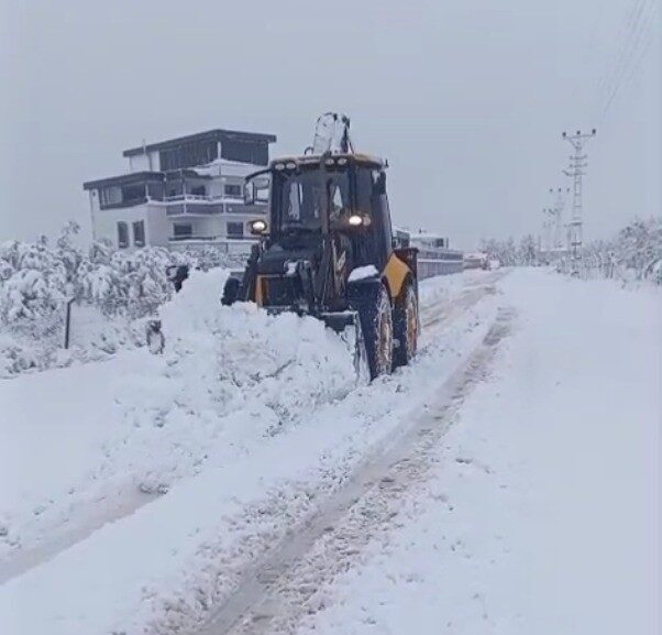 Gaziantep Büyükşehir Belediyesi, ilçe merkezleri ve kırsal mahalle yollarında kar