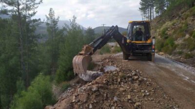 Sarı kod uyarısı verilen Antalya’da aşırı yağışlar etkisini sürdürürken, Büyükşehir