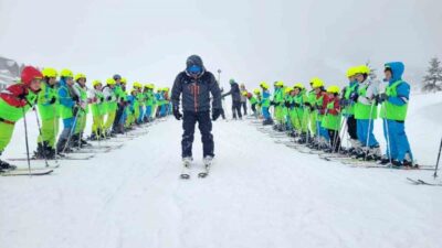 Bursa Büyükşehir Belediyesi’nin düzenlediği ‘Kayak Projesi’ kapsamında Uludağ ile ilk