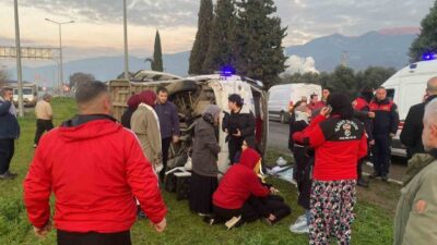 Aydın-Denizli Karayolu’nda buzlanma sebebiyle işçileri taşıyan minibüsün devrilmesiyle adeta can