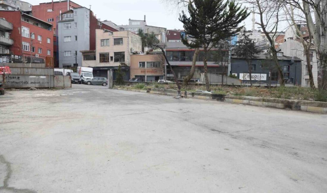 Kağıthane Belediyesi tarafından Çağlayan Mahallesi’nde açık otopark yapım çalışması başlatıldı.
