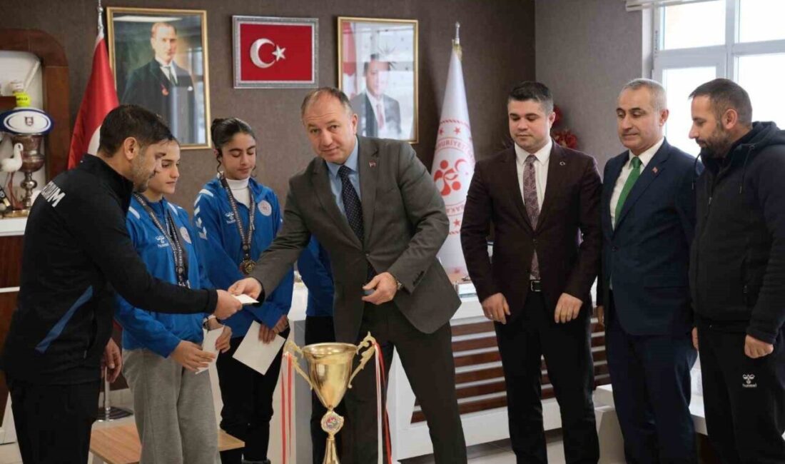 Erzurum Gençlik ve Spor İl Müdürü Levent Çakmur, Antalya’da yapılan