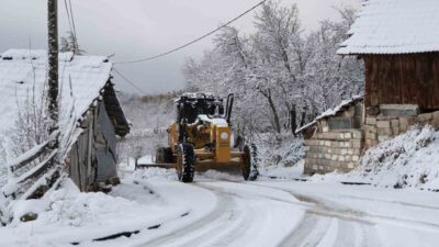 Çameli Belediyesi ilçede gece saatlerinde başlayan kar yağışı nedeniyle olumsuzluk