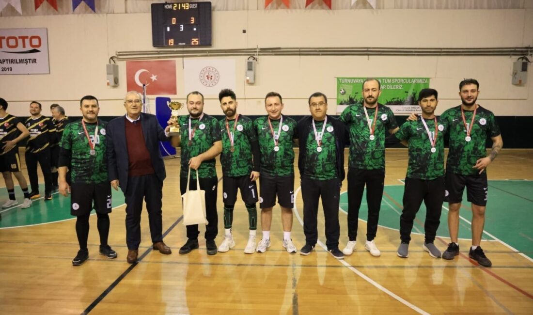 Çameli’de kurumlar ve mahalleler arasında düzenlenen voleybol turnuvasında İlçe Milli