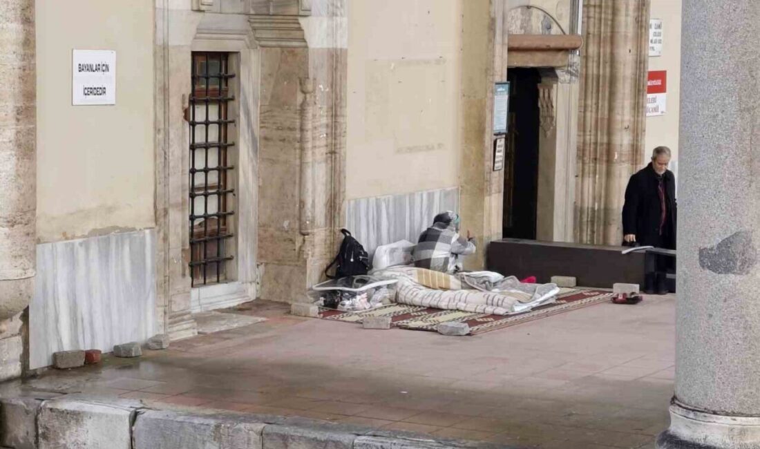 Aydın’ın Efeler ilçe merkezinde bulunan Hasan Çelebi Camii’nin son cemaat