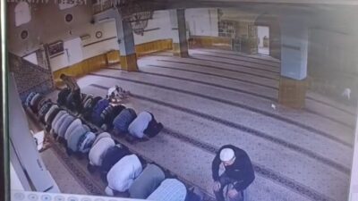 Kayseri’de aralarında husumet bulunan komşusunu camide namaz kıldığı esnada öldüren
