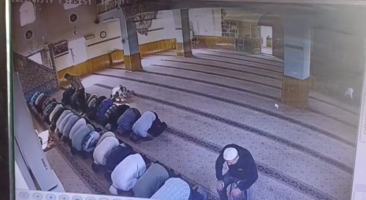 Kayseri’de aralarında husumet bulunan komşusunu camide namaz kıldığı esnada öldüren