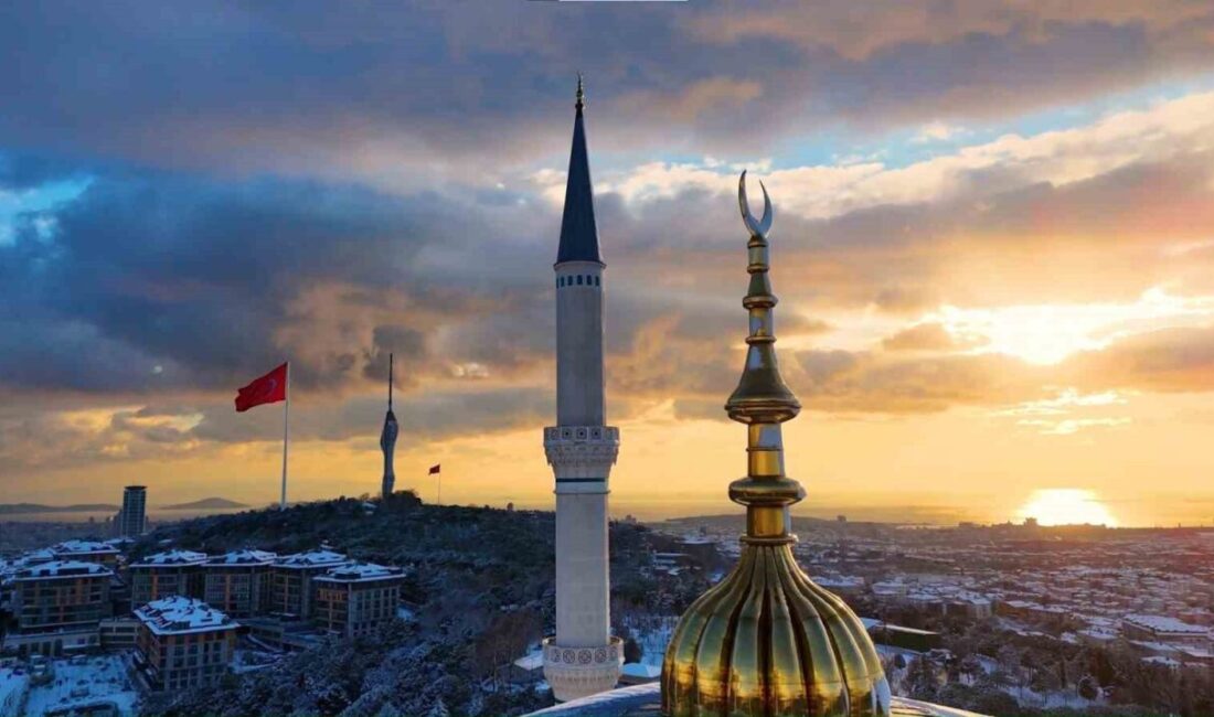 İstanbul’da etkili olan kar yağışının ardından Çamlıca Tepesi beyaz örtüyle