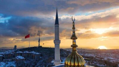 İstanbul’da etkili olan kar yağışının ardından Çamlıca Tepesi beyaz örtüyle