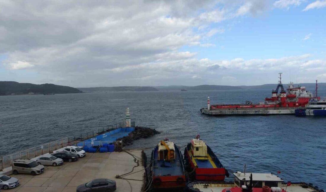Çanakkale Boğazı, fırtına nedeniyle trafiğe kapatıldı. Bozcaada ilçesine yapılması planlanan