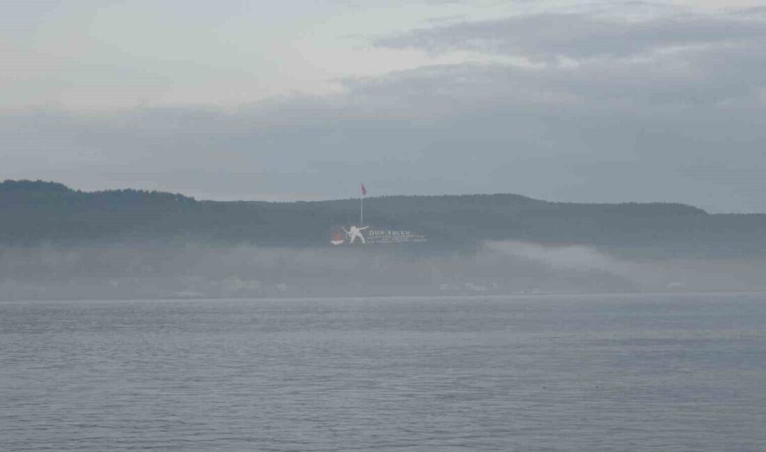 Çanakkale Boğazı etkili olan yoğun sis sebebiyle çift yönlü olarak