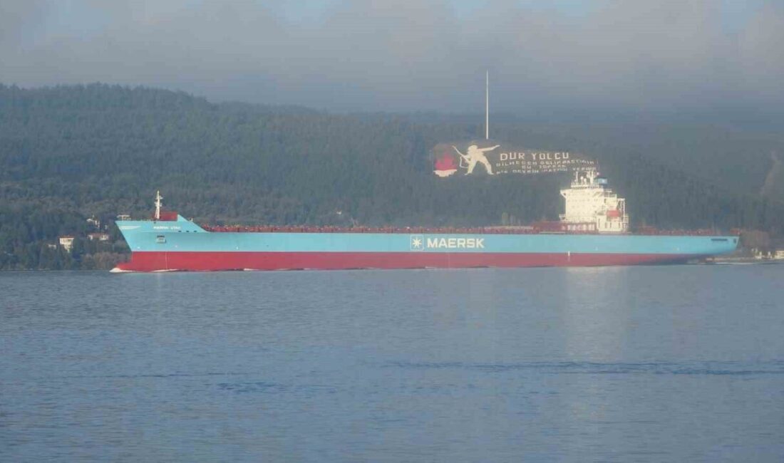 Çanakkale Boğazı’ndan geçen 229 metre uzunluğunda ‘MAERSK UTAH’ konteyner gemisi