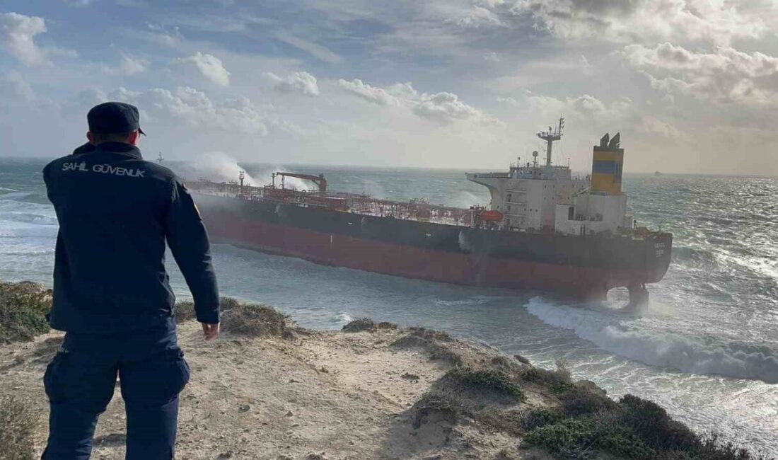 Çanakkale Valiliği, Bozcaada açıklarında lodos fırtınası nedeniyle karaya oturan boş