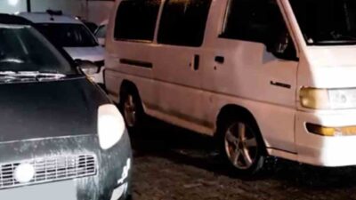 Çanakkale’de düzenlenen operasyonda 33 kaçak göçmen yakalandı, 5 organizatör tutuklandı.