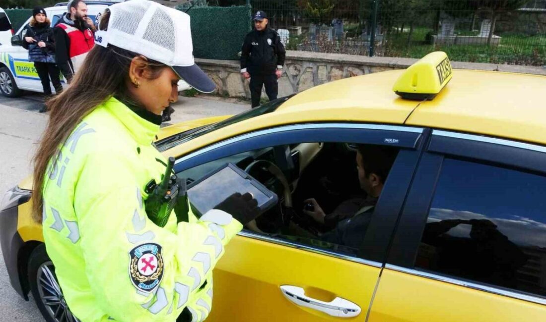 Çanakkale’de emniyet ekiplerince çeşitli noktalarda huzur ve güven uygulamaları gerçekleştirildi.