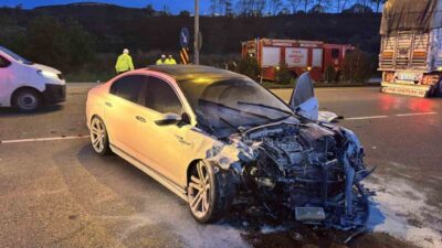 Çanakkale’de iki otomobilin çarpıştığı kazada 5 kişi yaralandı. Kaza, saat