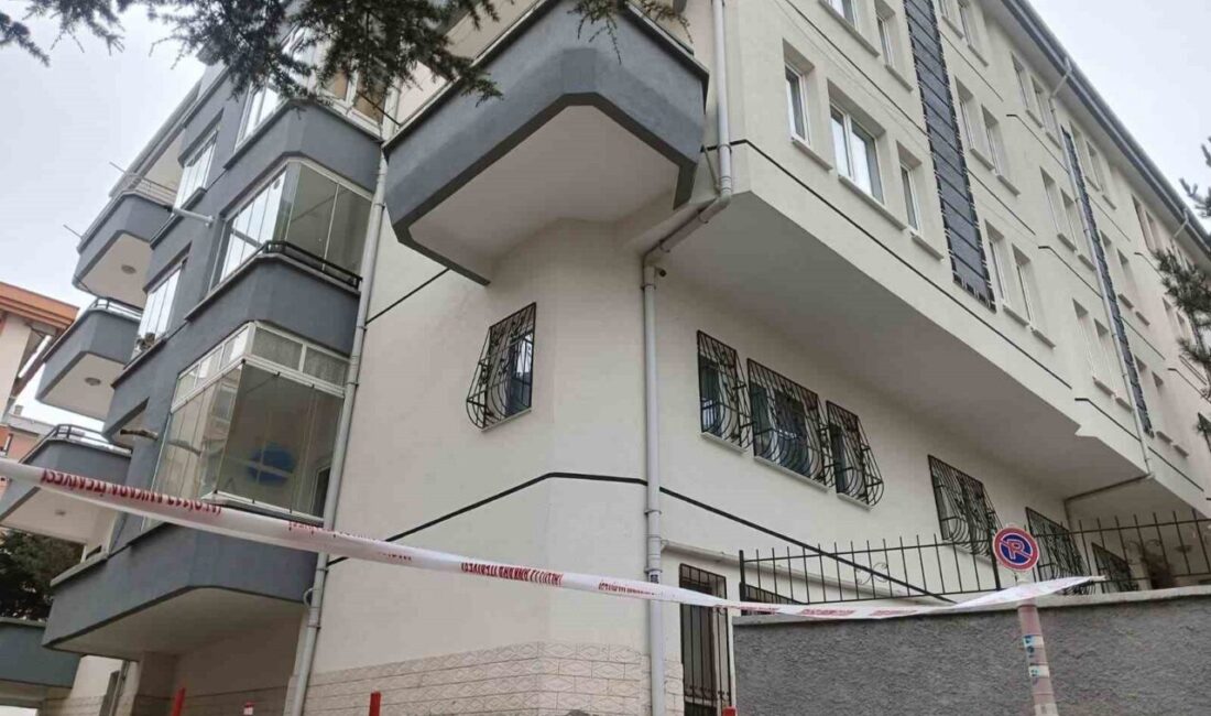Ankara Çankaya’da bir apartmanın içindeki taşıyıcı kolonlarda henüz belirlenemeyen bir