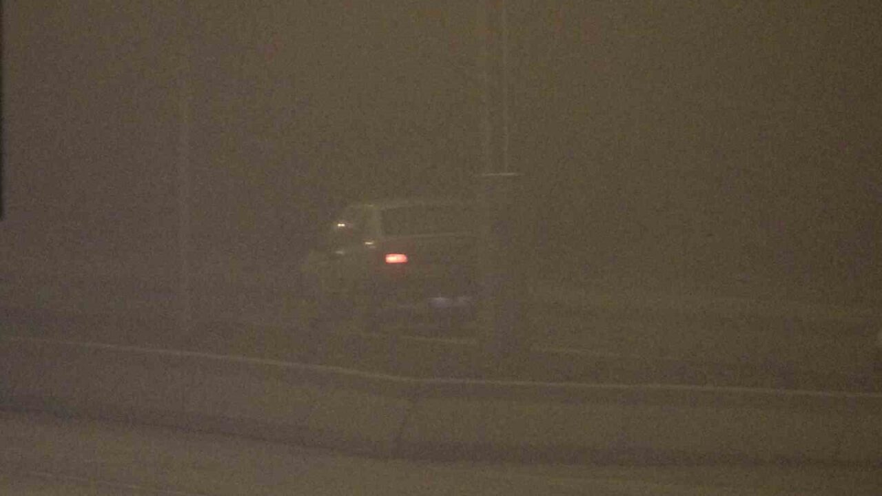 Çankırı’da etkili olan yoğun sis, şehirlerarası kara yollarında görüş mesafesini