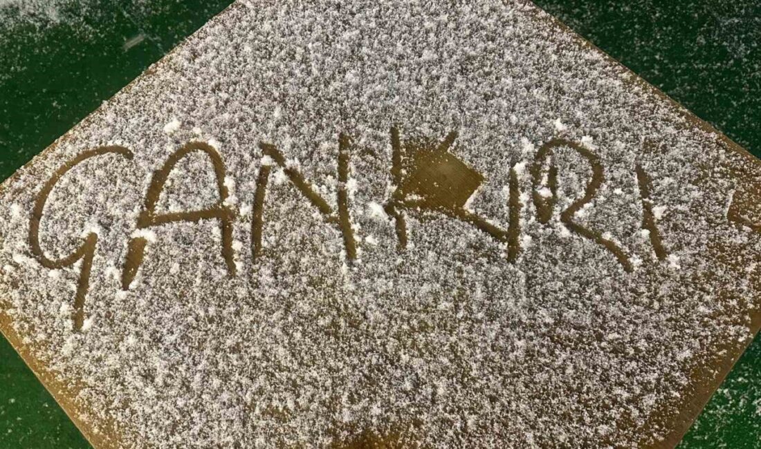 Çankırı’da yüksek kesimlerde etkili olan kar yağışı, il merkezinde de