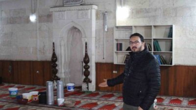 Adana’da 201 yıllık camide, sağanak yağışın ardından tavandan su akarken