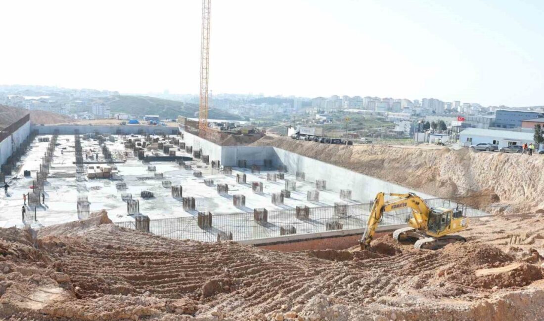 Çayırova Belediye Başkanı Bünyamin Çiftçi, ilçede yapımı devam eden Çayırova