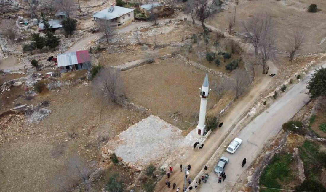 Adana’nın Aladağ ilçesinde 6 Şubat depremlerinde hasar gören ve valilik